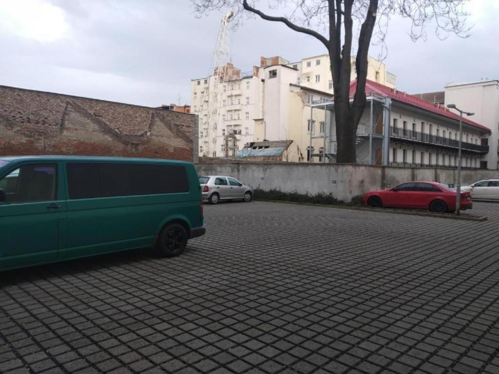 Апартаменти Apartmans In The Center With Privat Parking Брно Екстер'єр фото