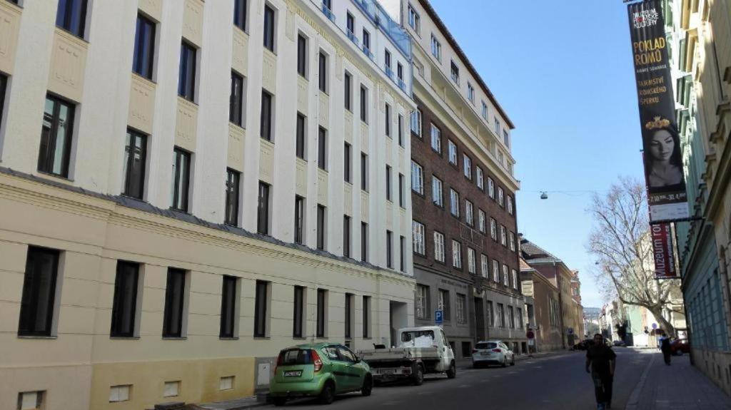 Апартаменти Apartmans In The Center With Privat Parking Брно Екстер'єр фото